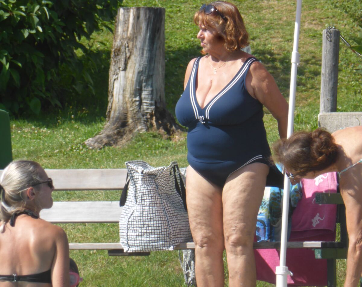 Candid Huge Granny Tits at Swimming Pool