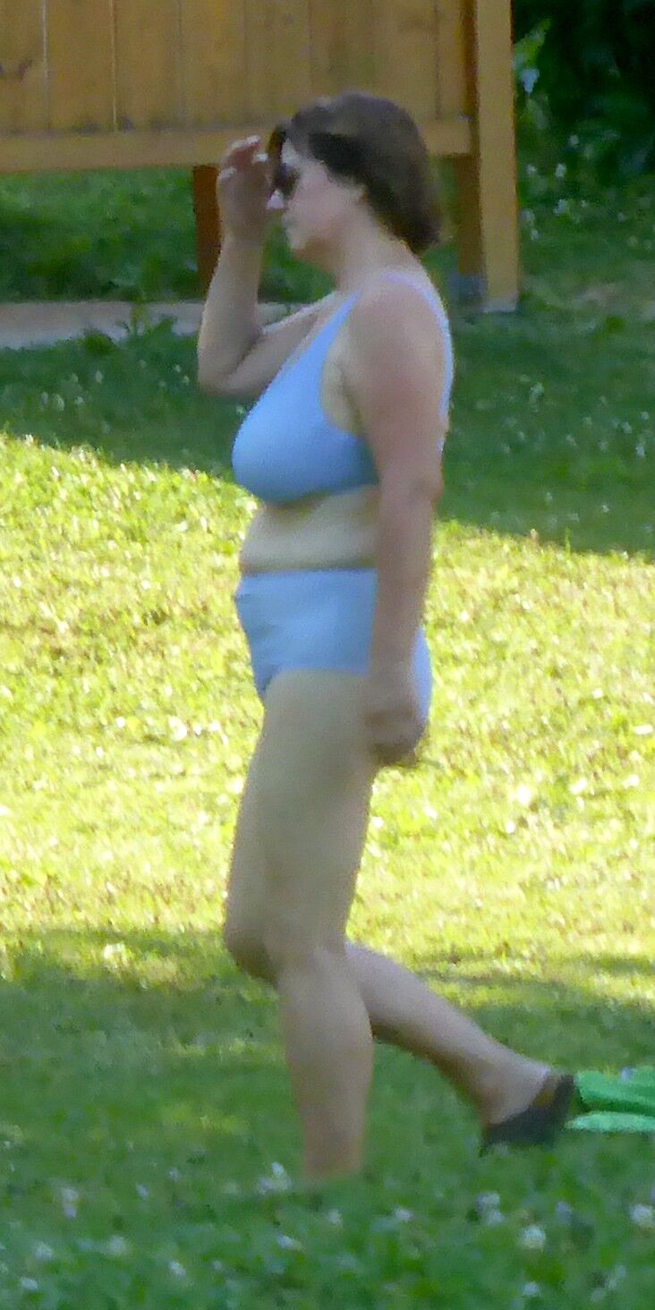 Candid Huge Granny Tits at Swimming Pool