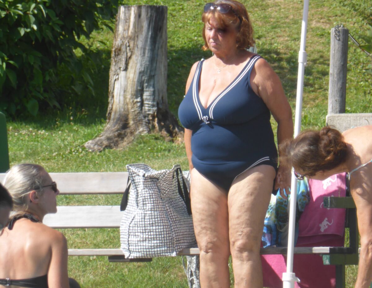 Candid Huge Granny Tits at Swimming Pool