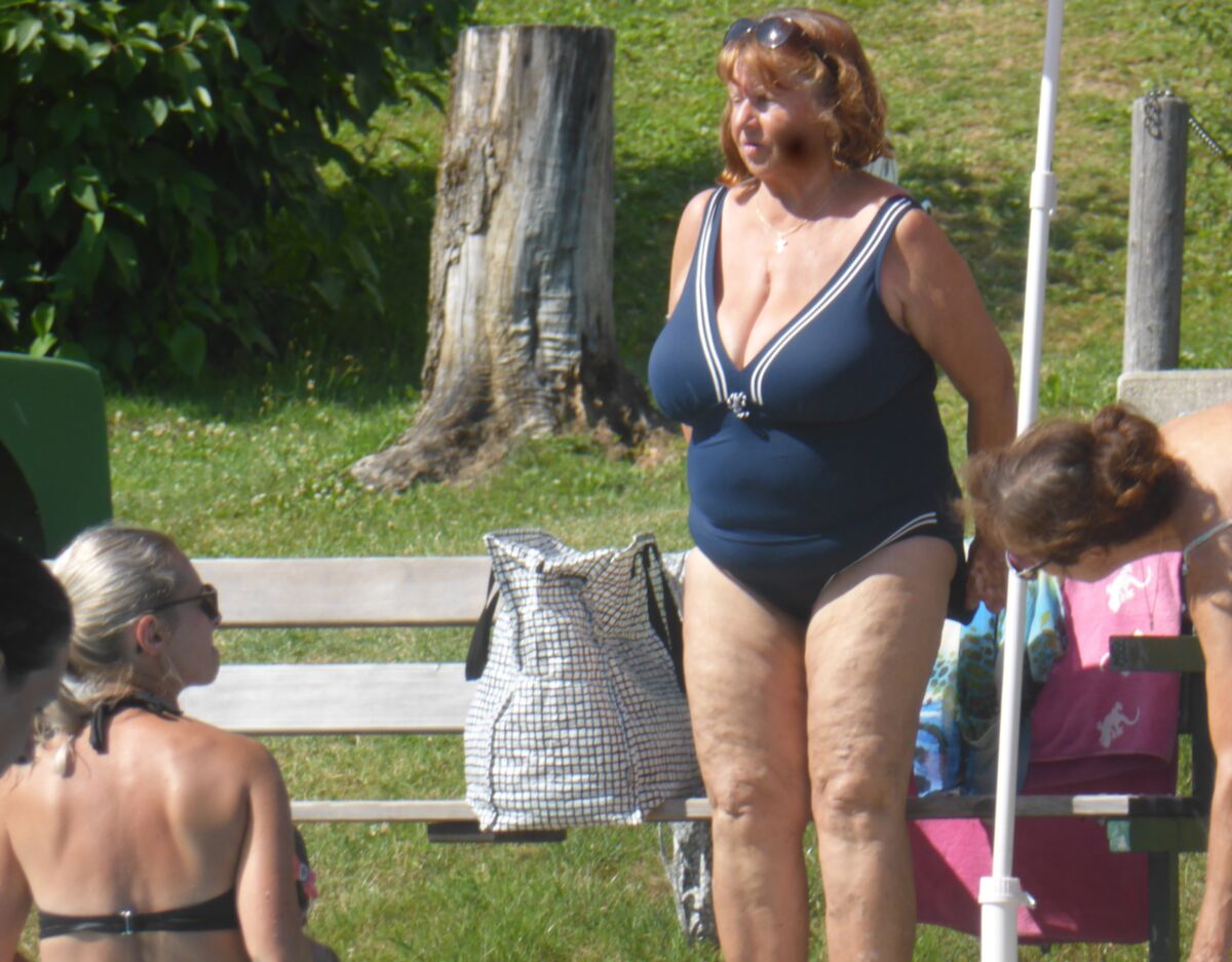 Candid Huge Granny Tits at Swimming Pool