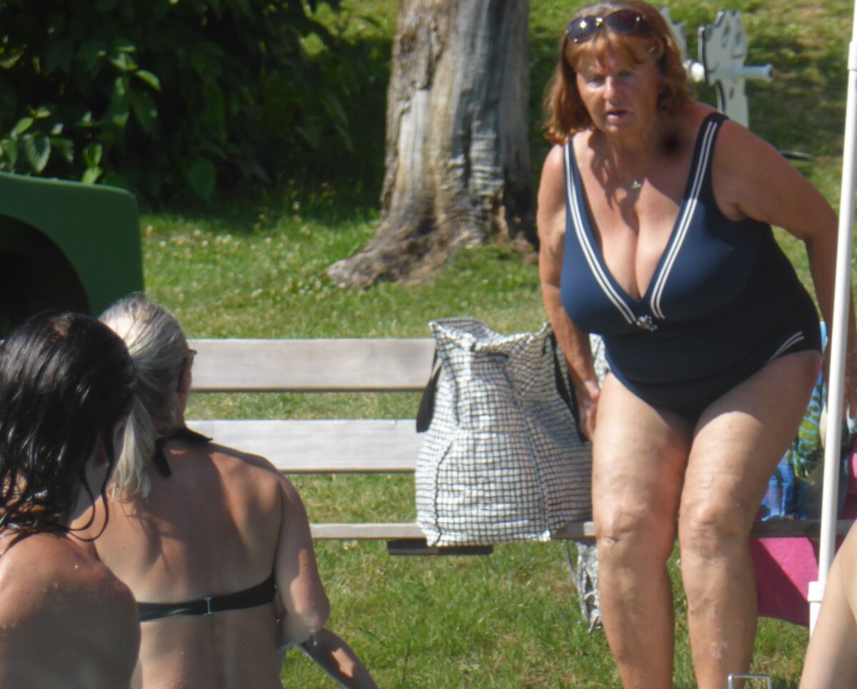 Candid Huge Granny Tits at Swimming Pool