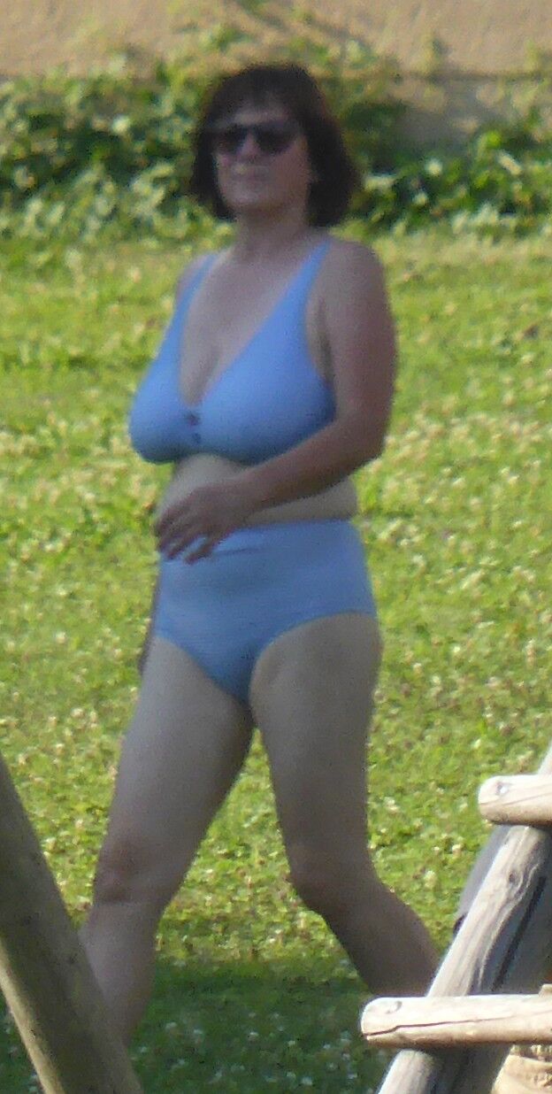 Candid Huge Granny Tits at Swimming Pool