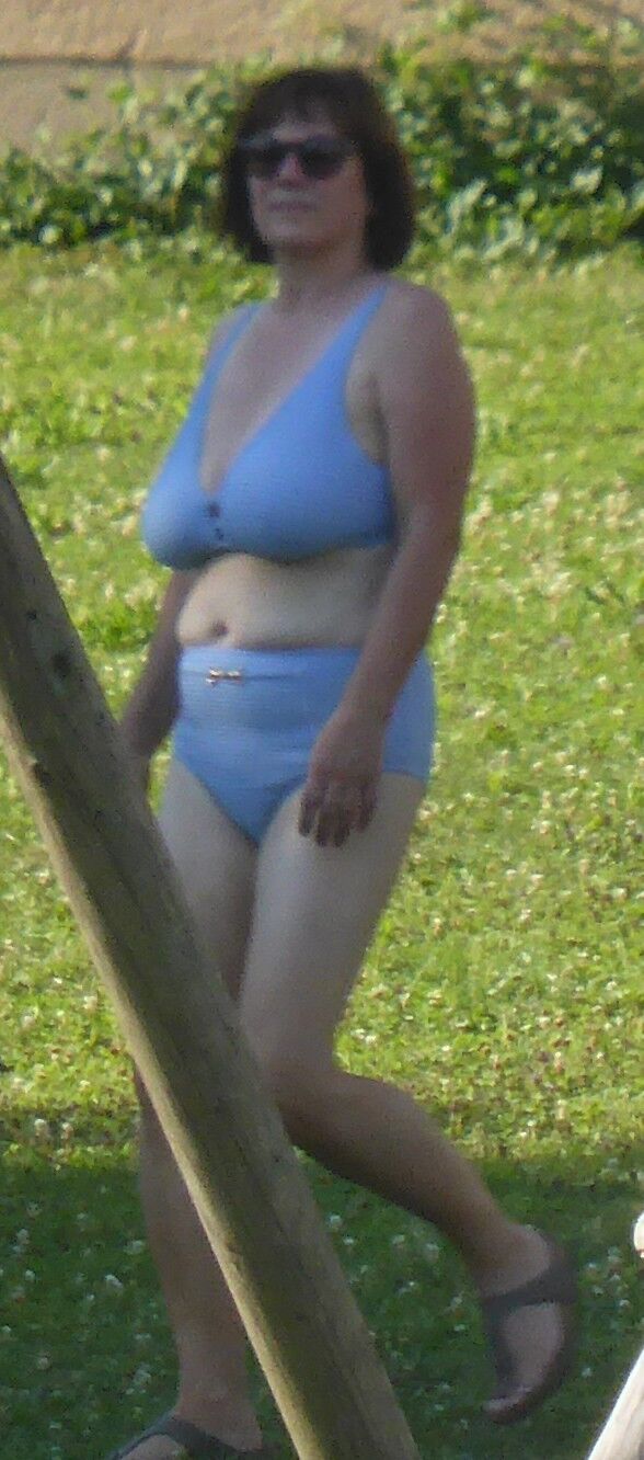 Candid Huge Granny Tits at Swimming Pool