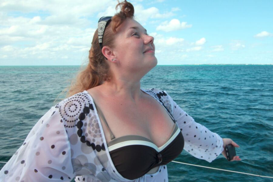 Femmes potelées sexy (belle fille sur un bateau BBW)