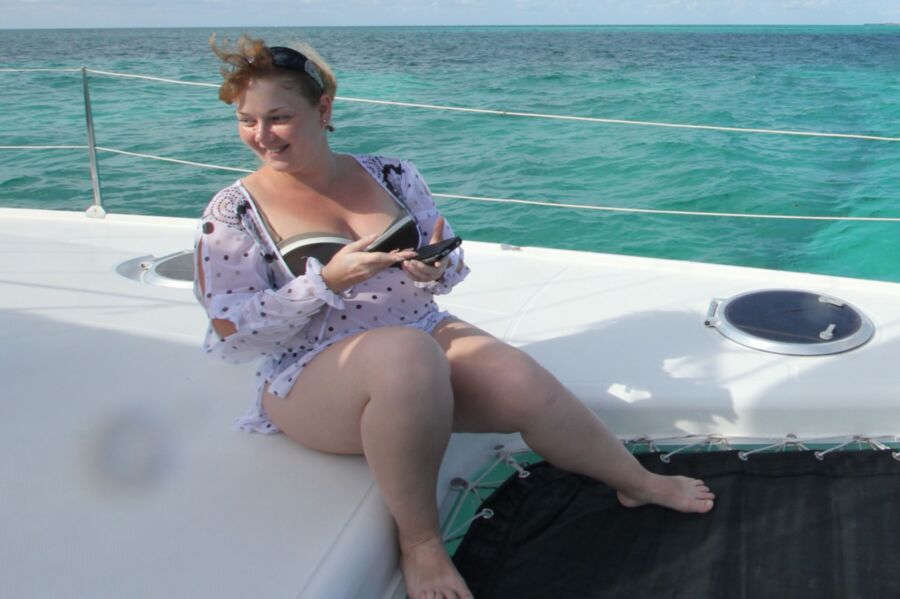 Femmes potelées sexy (belle fille sur un bateau BBW)