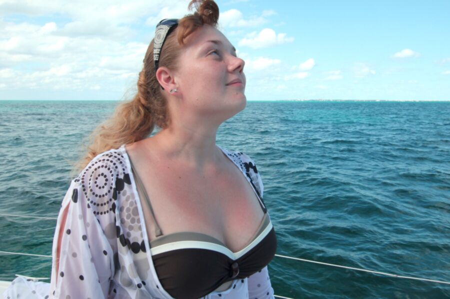 Femmes potelées sexy (belle fille sur un bateau BBW)