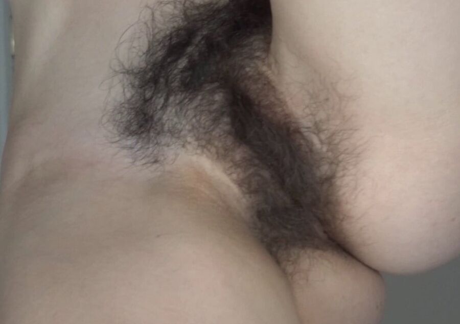 Me....Hairy, horny proud Northern Harlot xx