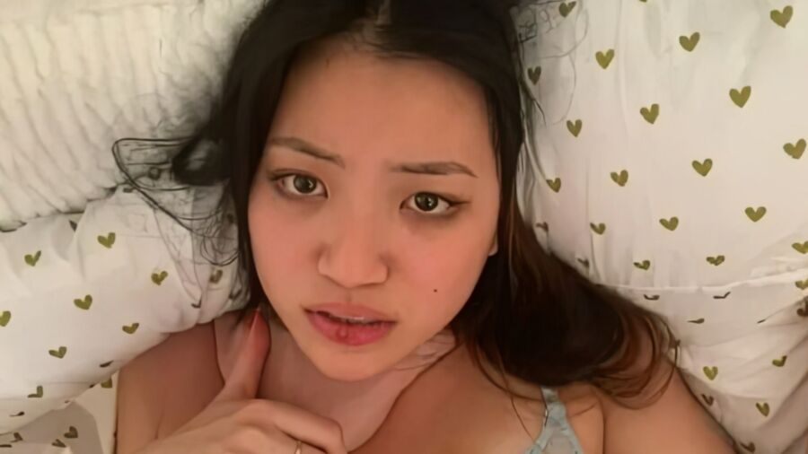 Asian girl deepthroat