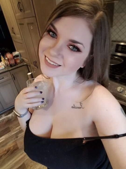 Big Tit Geek Lisa nackt