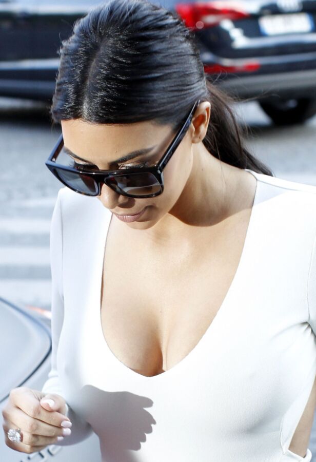 Kim Kardashian – beim Einkaufen in Paris (...)