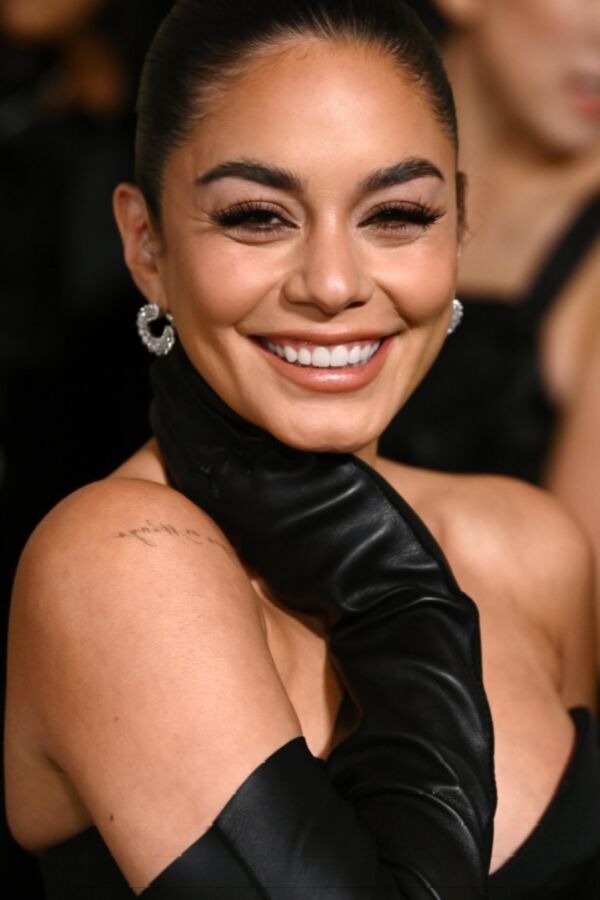 Vanessa Hudgens riesiges Dekolleté bei den CFDA Fashion Awards in New