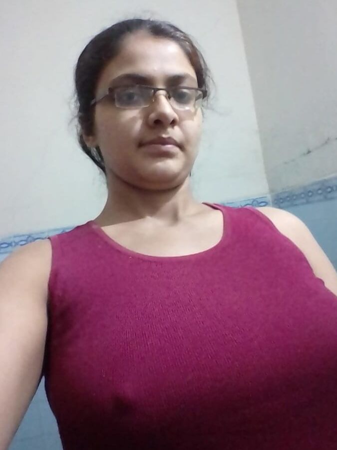 Paki Wife Revealing her Huge Melons