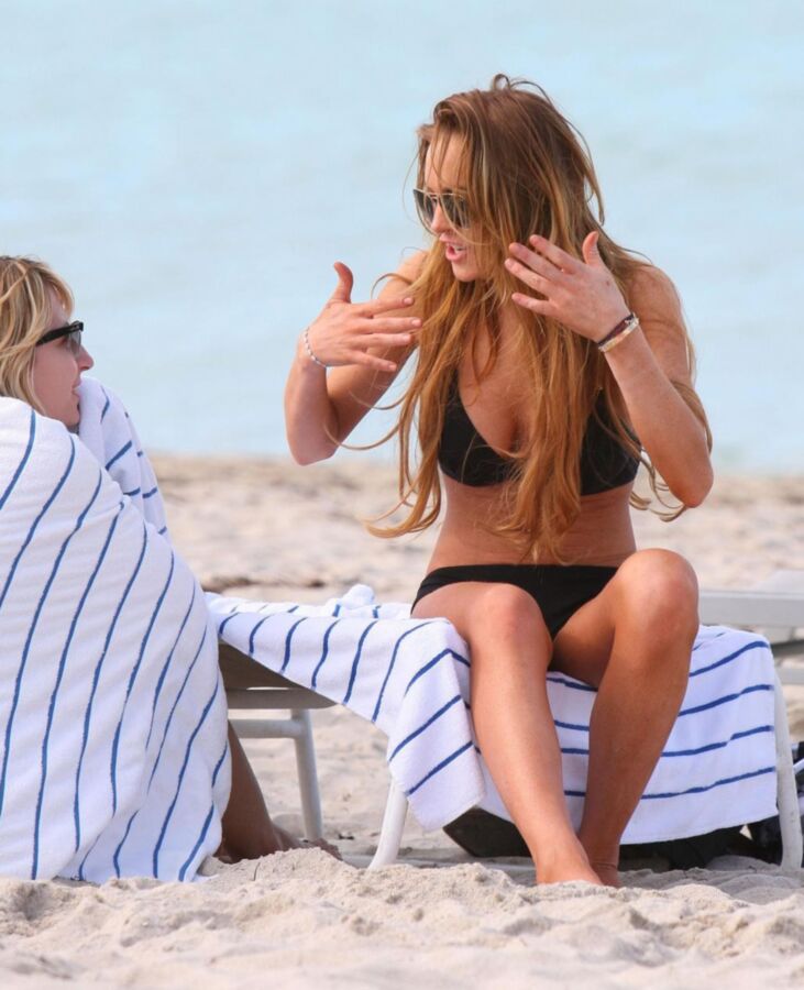 Lindsay Lohan in a sexy bikini @ the beach