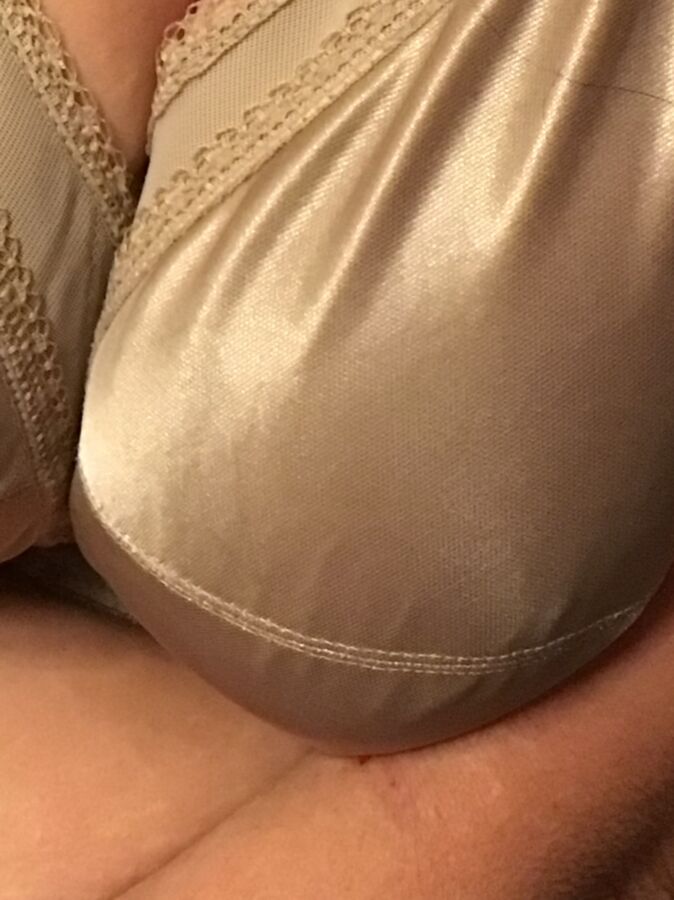 Tribute these moms tits please