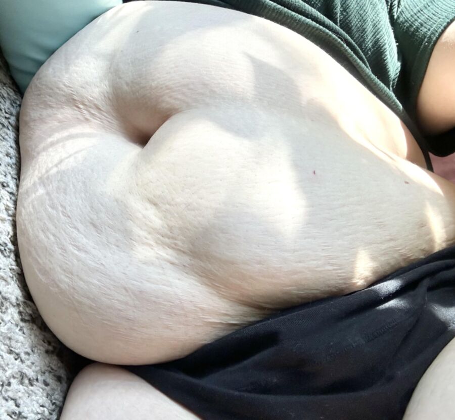 Fat belly whore