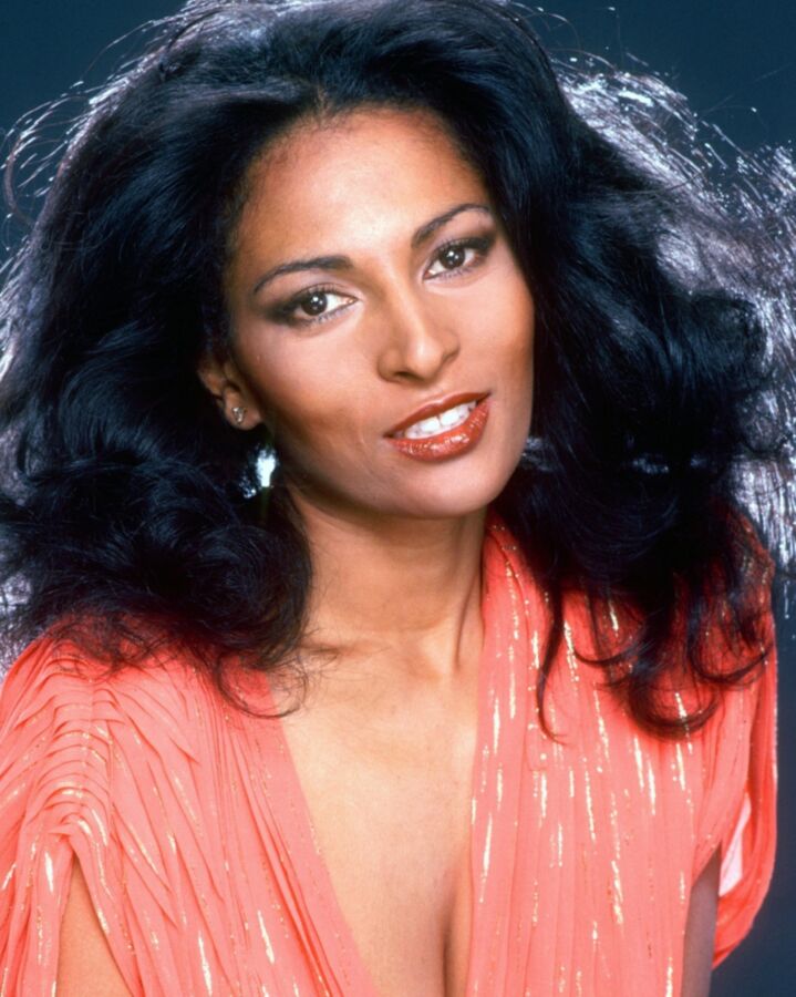 Pam Grier (melhores imagens em HD)