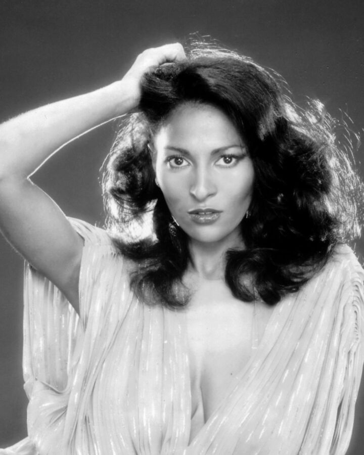 Pam Grier (melhores imagens em HD)