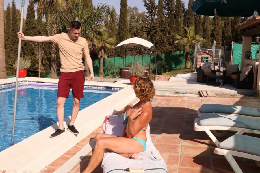 Mary MILF pumps the pool boy