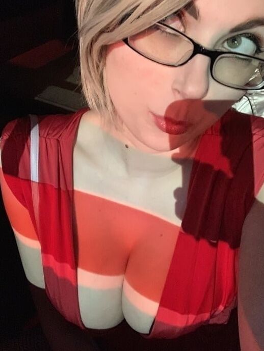 Nerdy web slut Barbara