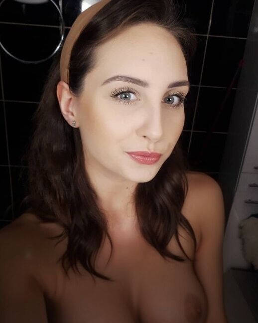 Justyna – Gutes Gesicht, um etwas Sperma fallen zu lassen