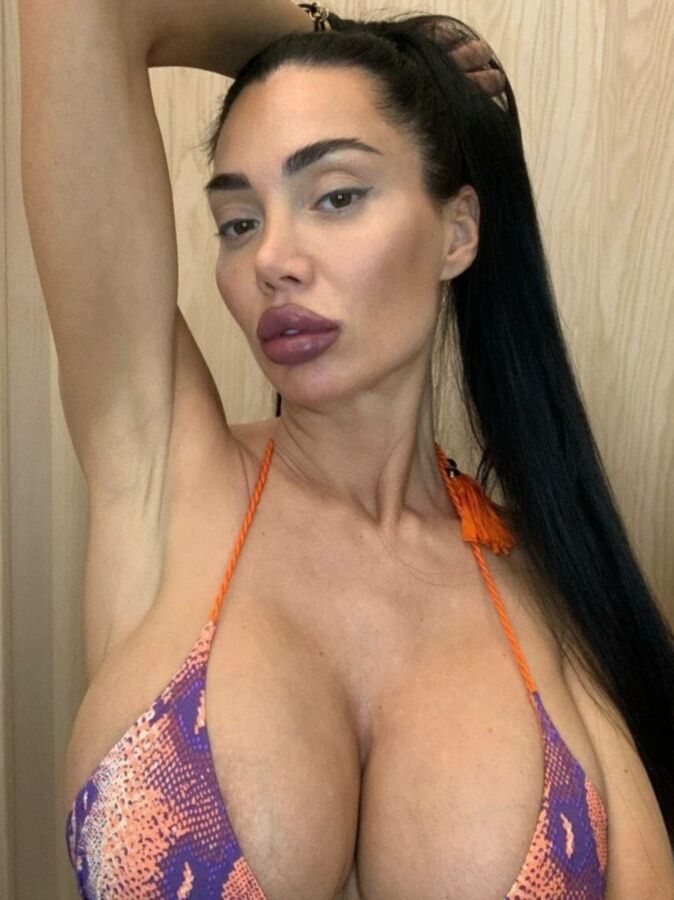 Брюнетка с сладкими сиськами - Sexi_lisa