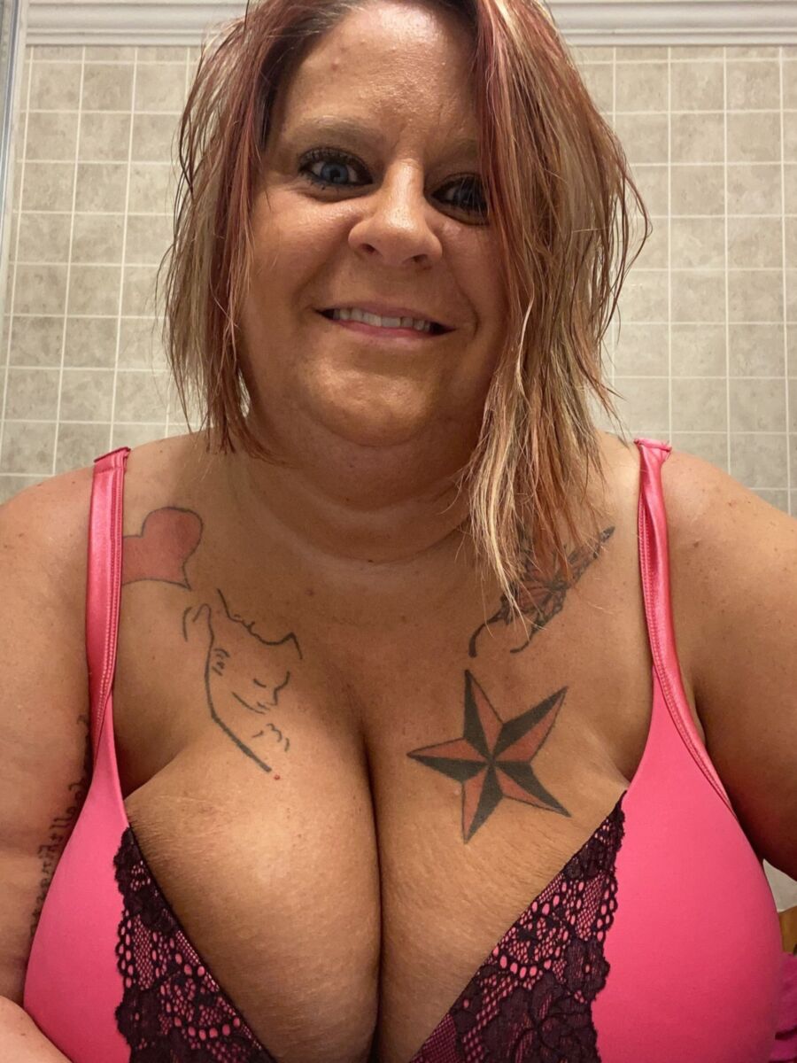 SSBBW Cougar has nice tits