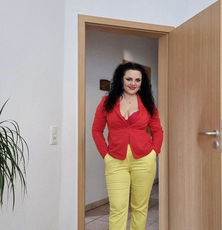 Elena a Hot Romanian MILF p.9