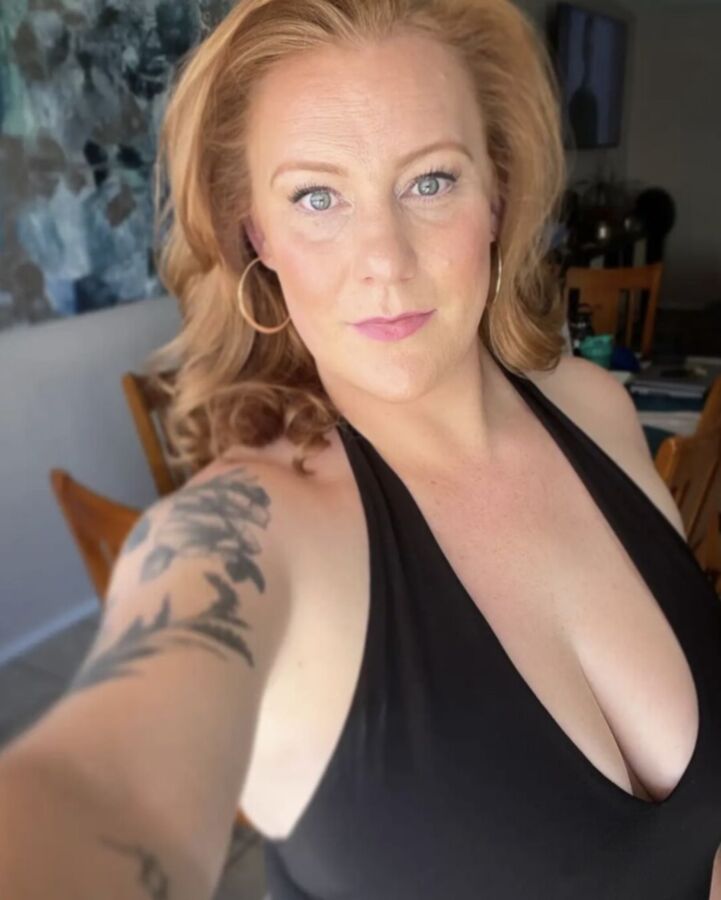 Huge tits red head yes please