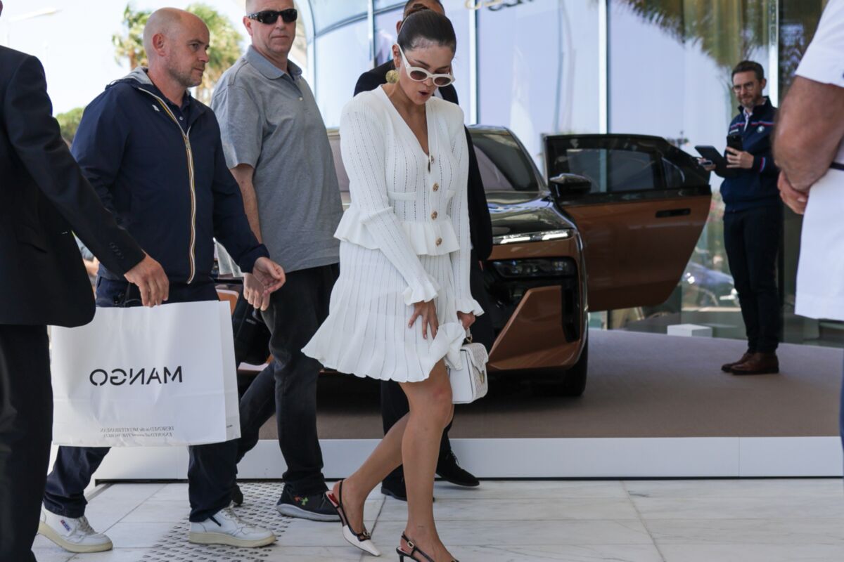 Selena Gomez-vista durante el 77º Festival Anual de Cine de Cannes