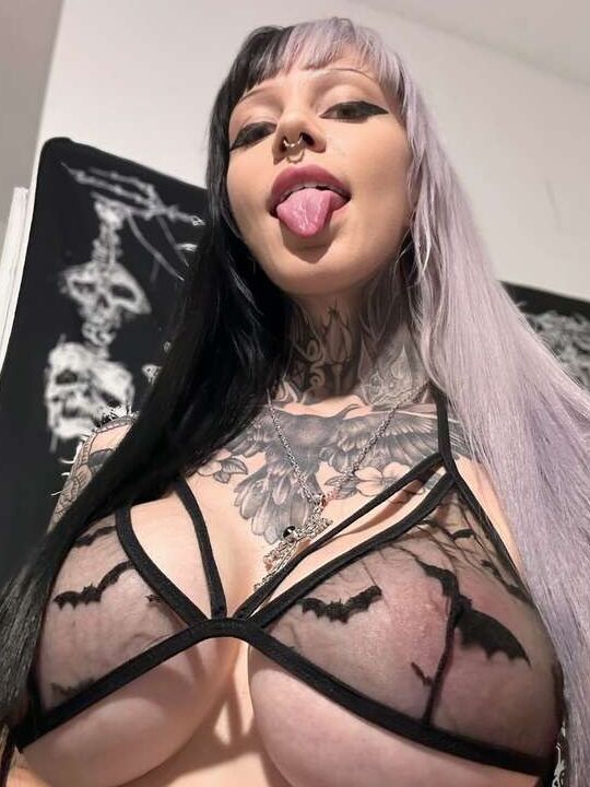 Bexicute - Stunning Goth Bimbo E-Girl