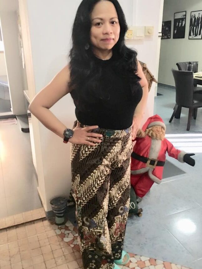 Busty Indo milf Ratna