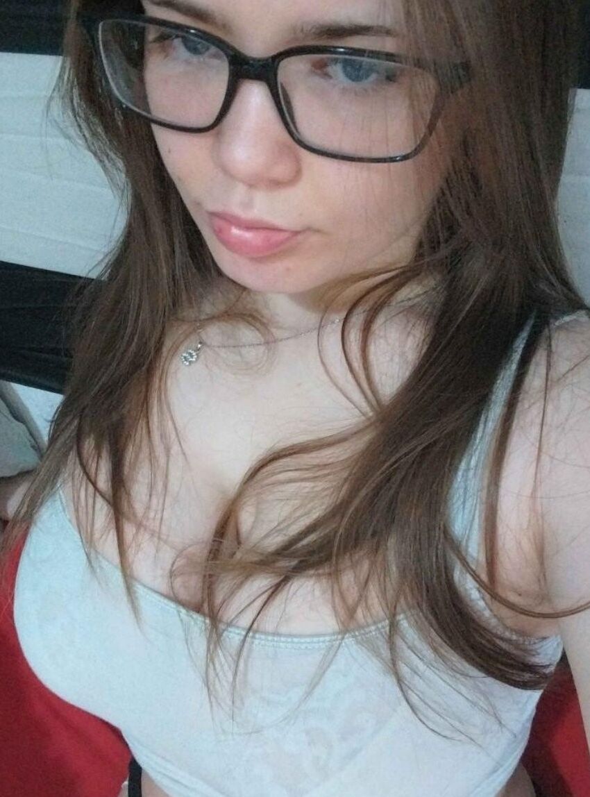 busty gamer girl