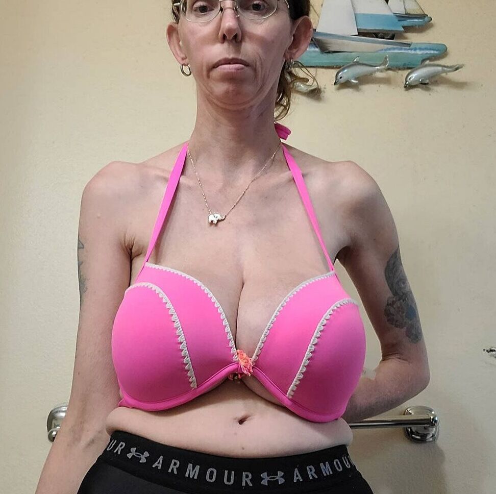 ugly butterface milf with super saggy tits