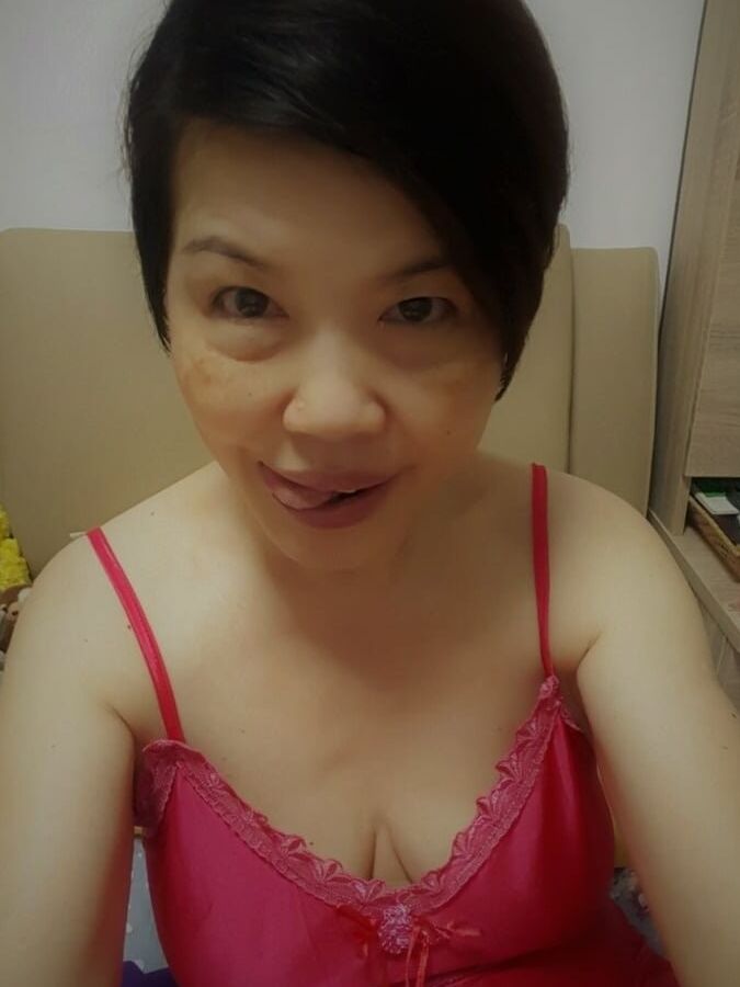 Phyllis, une MILF japonaise asiatique aux gros seins sexy