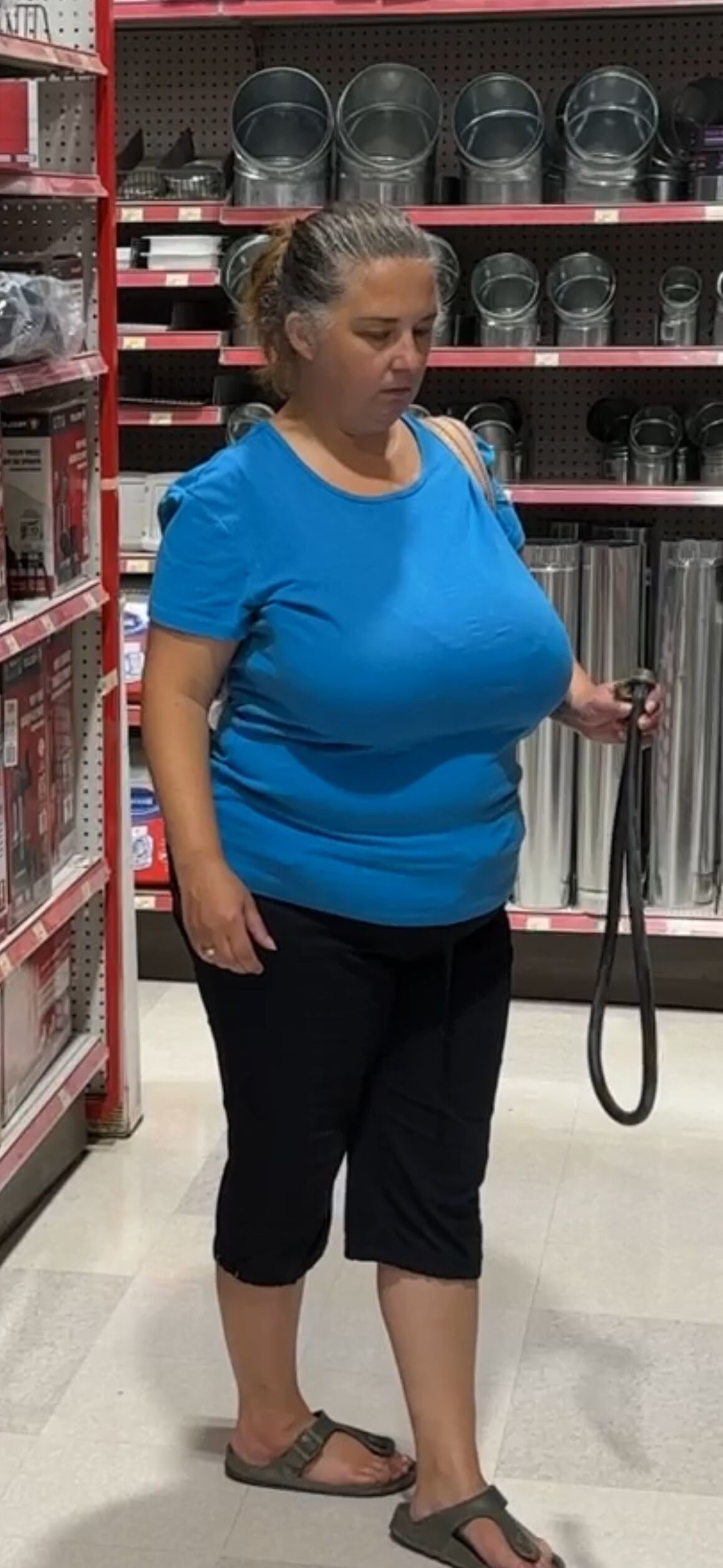 Busty hardware helper