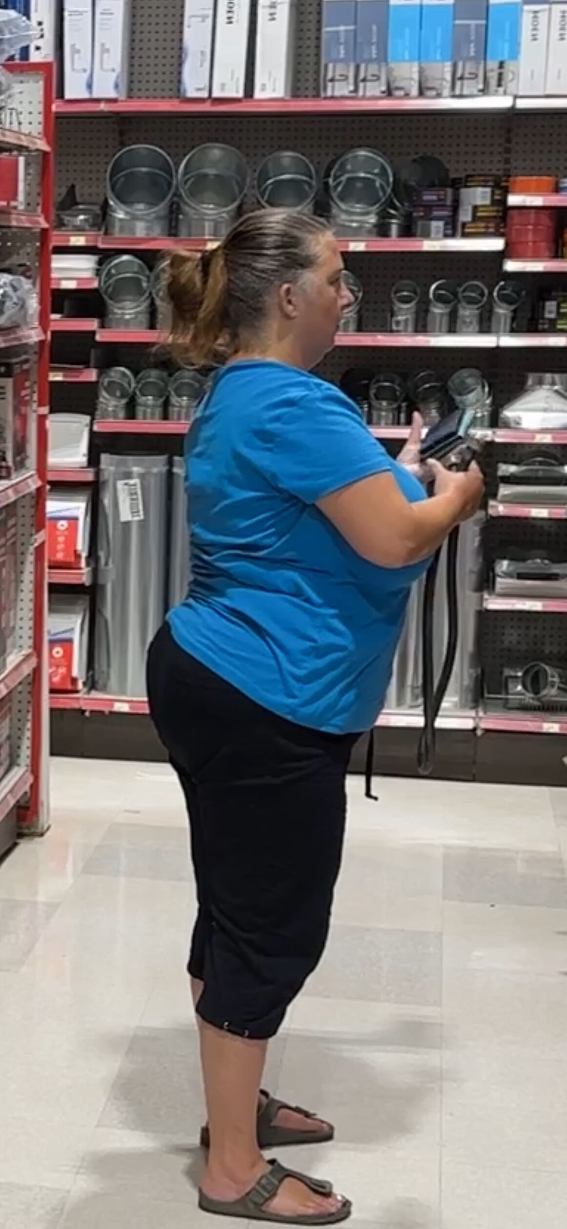 Busty hardware helper