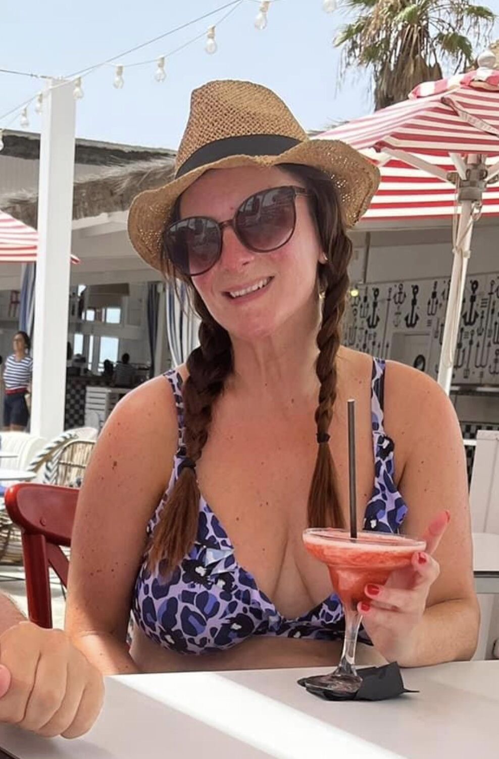 Busty MILF in a bikini