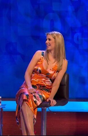 Rachel Riley. Милфа-блондинка с большой грудью