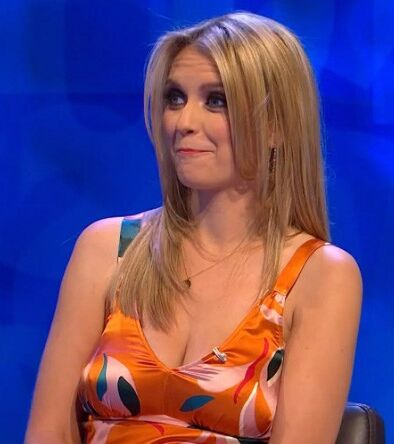 Rachel Riley. Милфа-блондинка с большой грудью