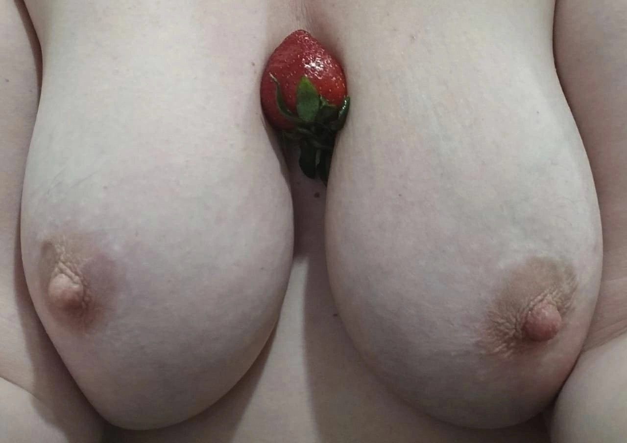 strawberry on Titts 