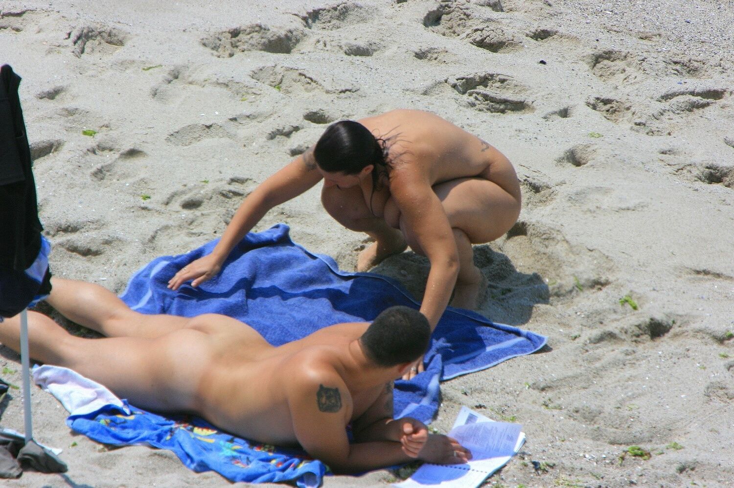 Hot Beach Nudist Mom tem uma BUNDA GRANDE!