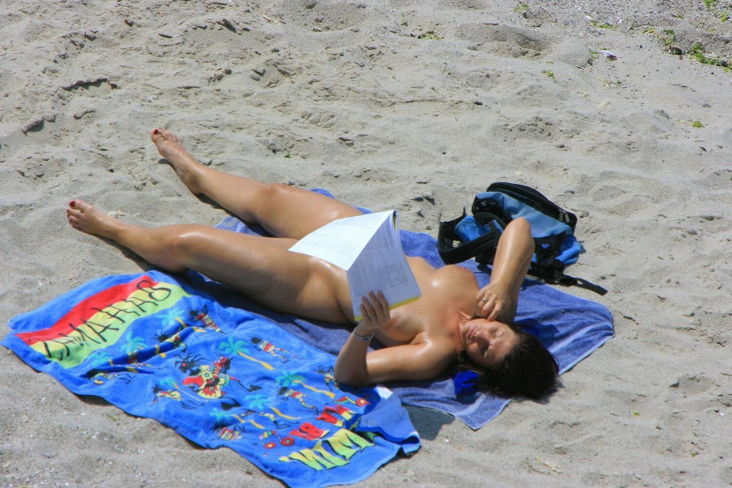 Hot Beach Nudist Mom tem uma BUNDA GRANDE!