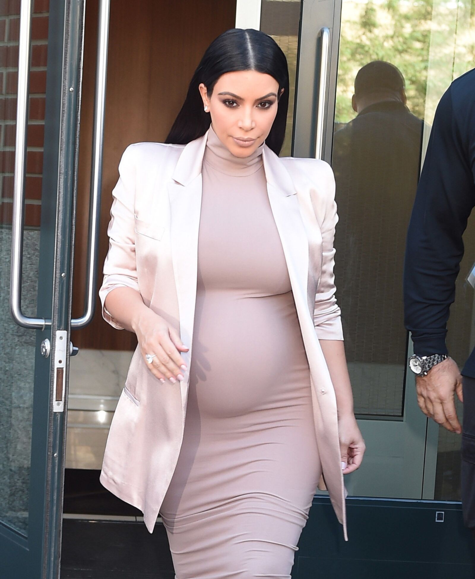 Kim Kardashian - Saliendo de su apartamento en Nueva York - 13 y 20 de septiembre