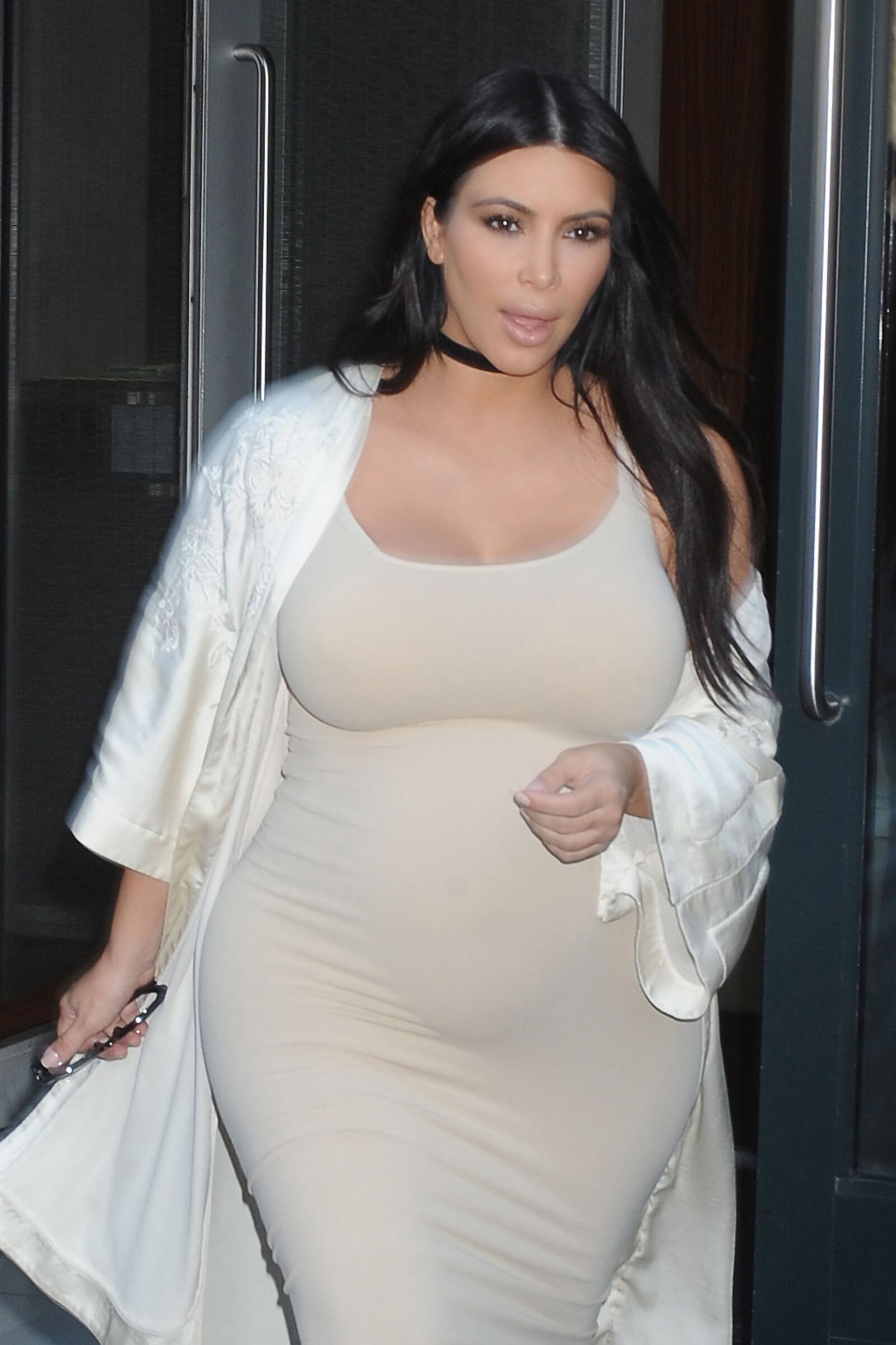 Kim Kardashian - Saliendo de su apartamento en Nueva York - 13 y 20 de septiembre