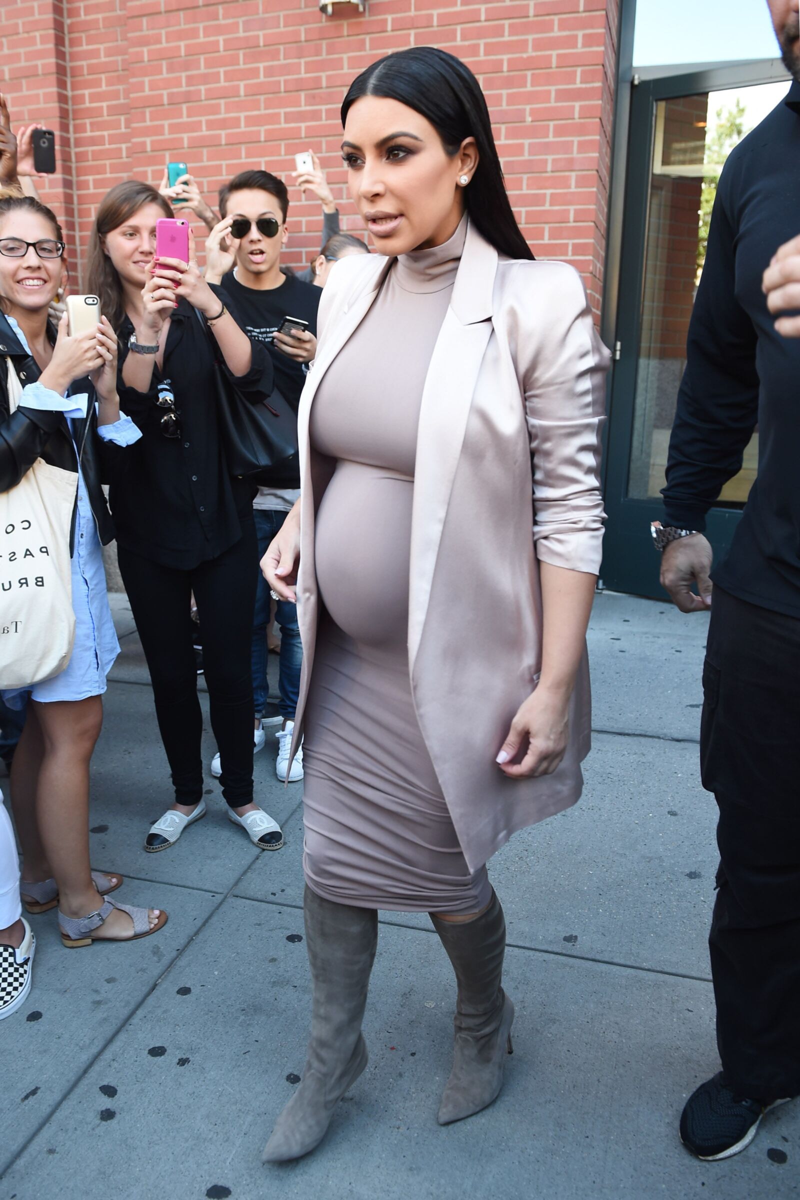 Kim Kardashian - Saliendo de su apartamento en Nueva York - 13 y 20 de septiembre