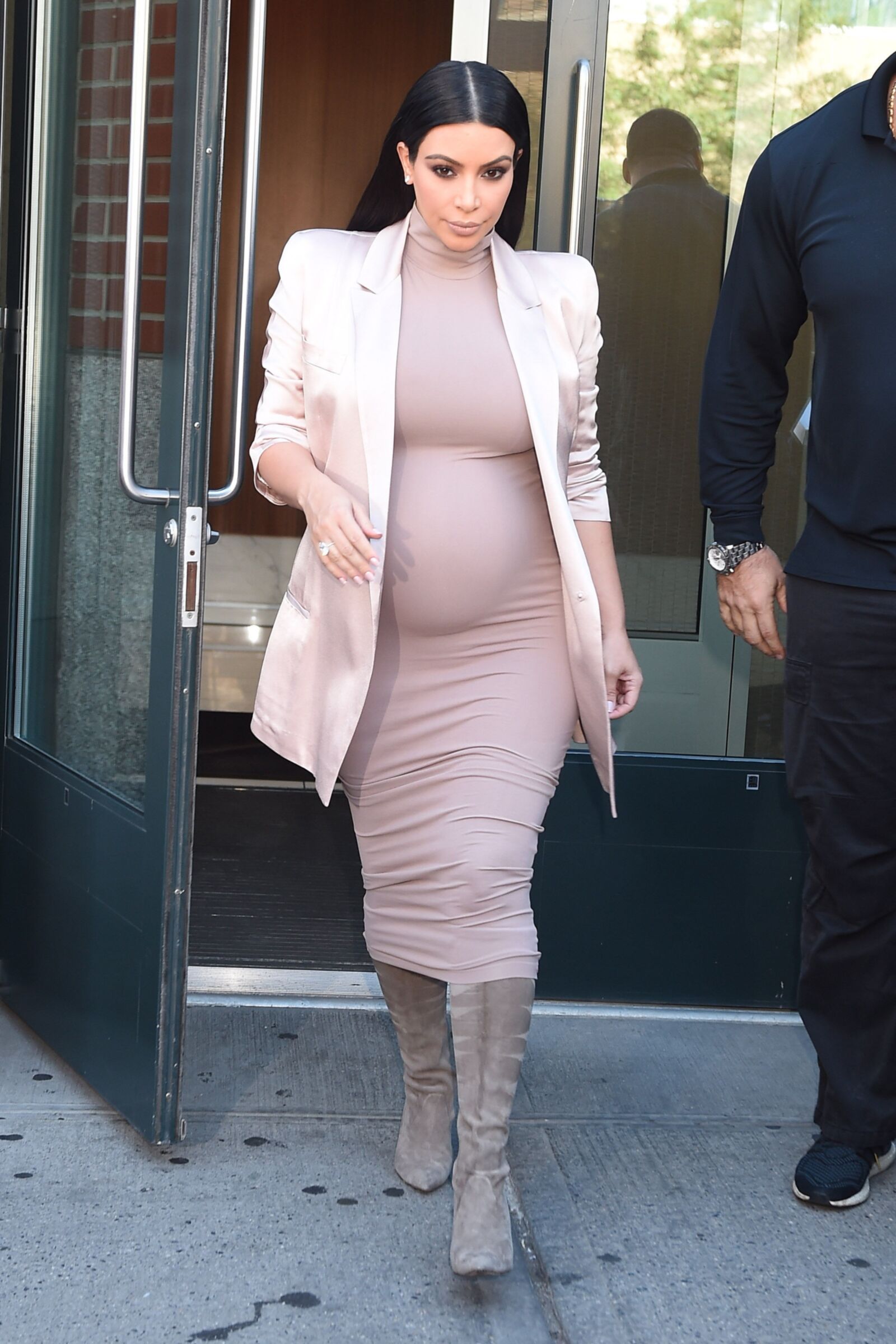 Kim Kardashian - Saliendo de su apartamento en Nueva York - 13 y 20 de septiembre