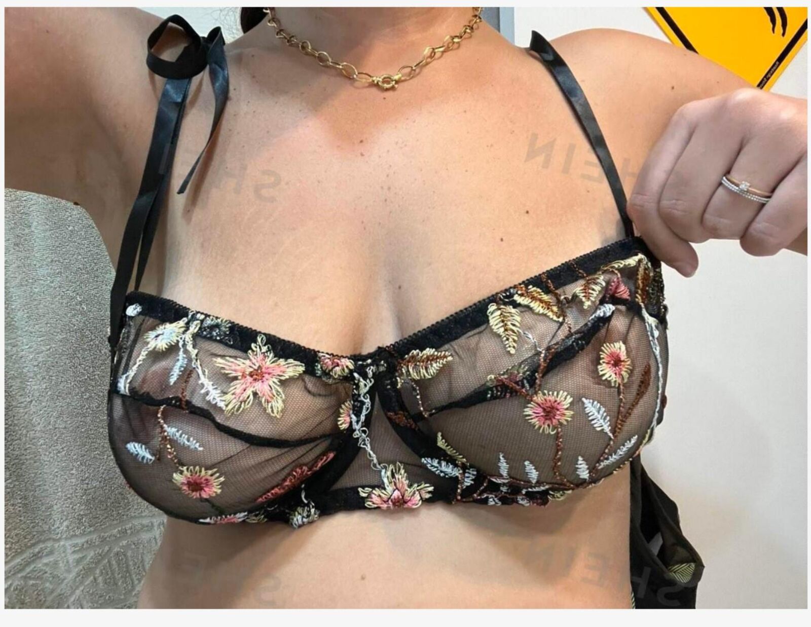 Free tits at SHEIN   self exposing women