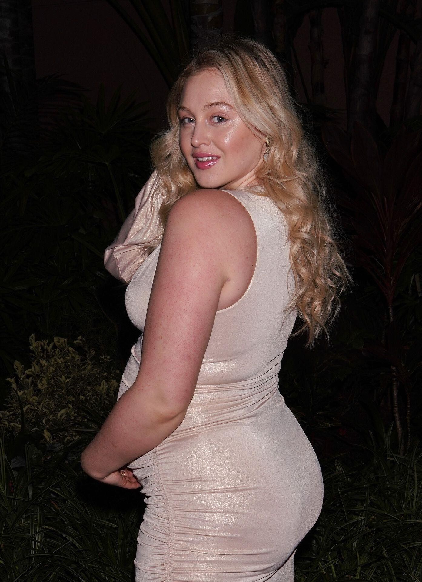 Iskra Lawrence 2