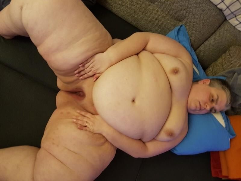 Schamlos, alte SSBBW Fettsau desnudo 1