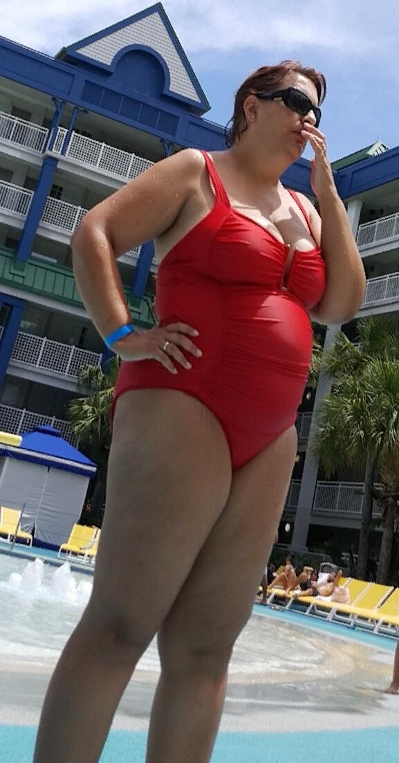 BBW Mature in Red